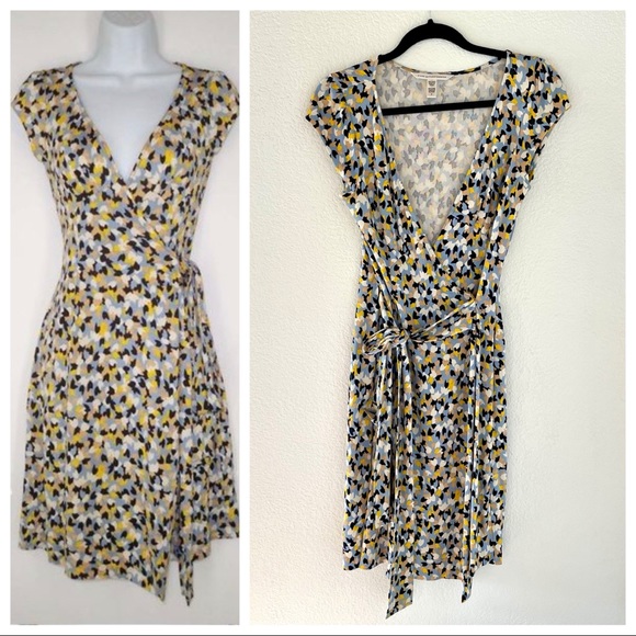 Diane Von Furstenberg Dresses & Skirts - Diane von Furstenberg 100% Silk Kye Wrap Dress - Size 8